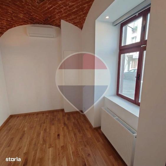 Spațiu comercial, de 42 mp, în P-ța Unirii
