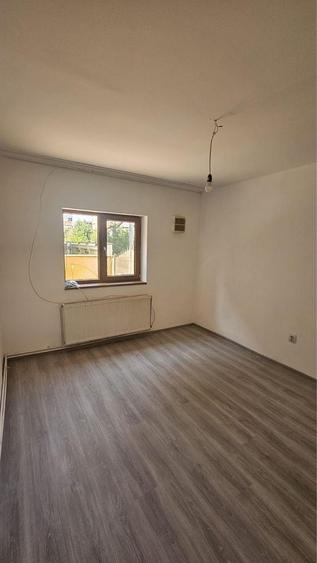Apartament cu 3 camere decomandat în Popoveni