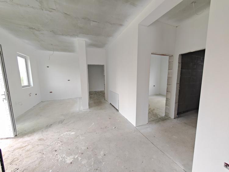 Casă individuală cu 4 camere cu Teren 300 Mp în Lumina
