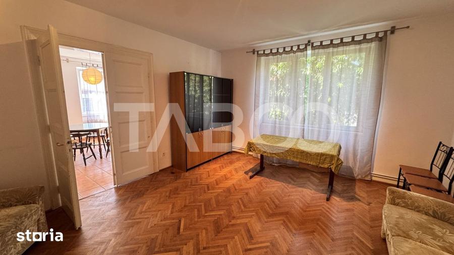 Apartament cu 3 camere nedecomandat, mobilat în Central
