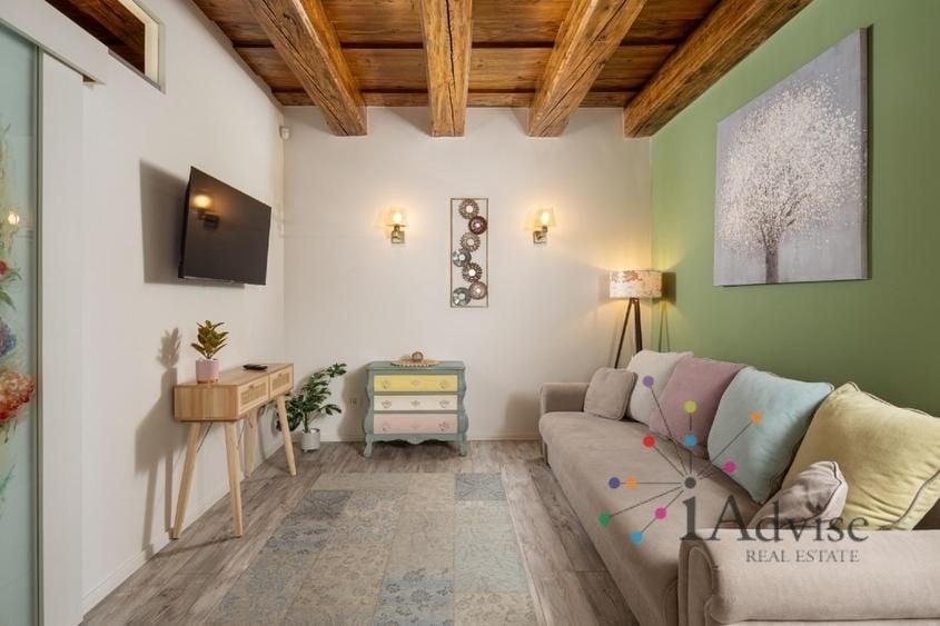 Apartament cu 5 camere decomandat, mobilat în Centrul Istoric