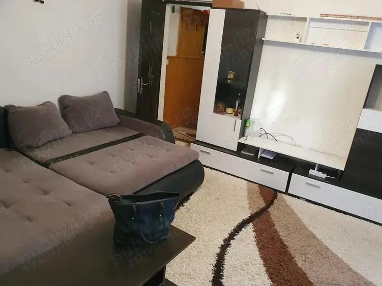 Apartament cu 2 camere semidecomandat, mobilat în Blașcovici