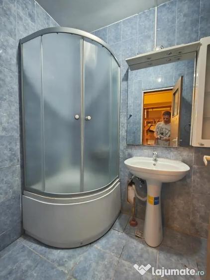 Garsonieră decomandată în Craiovița Nouă