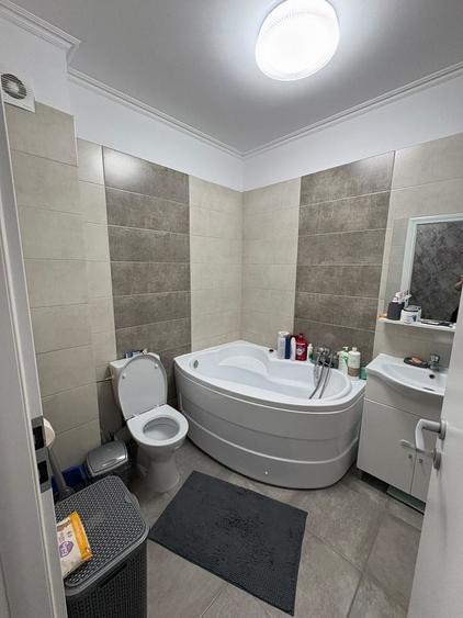 Apartament cu 3 camere decomandat în Fundeni