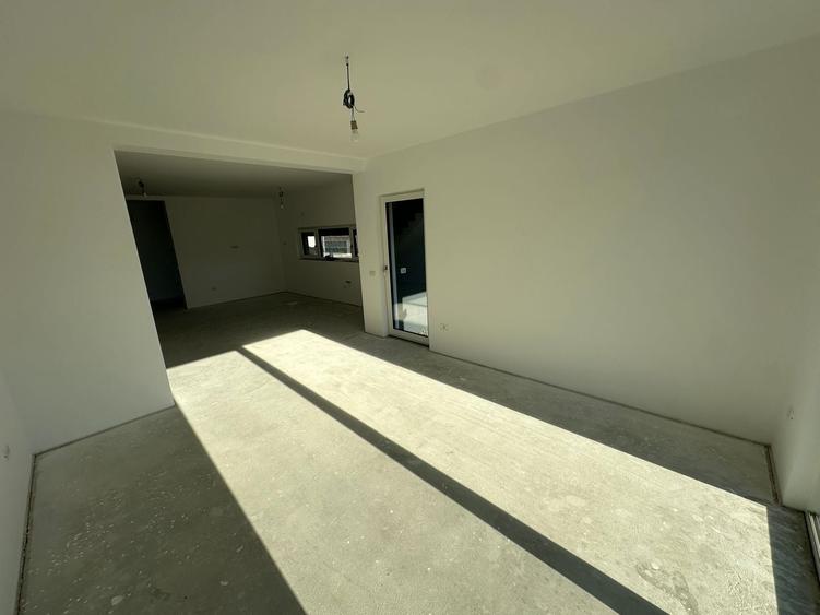 Duplex cu 5 camere cu Canalizare în Nord