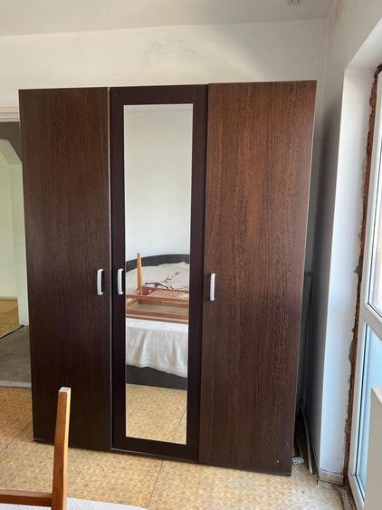 Apartament cu 3 camere semidecomandat în Valea Călugărească