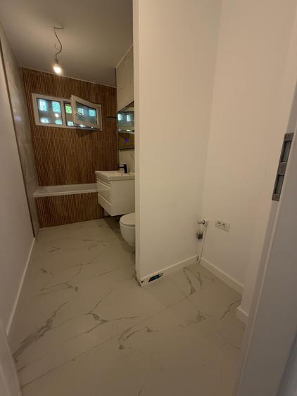 Apartament cu 3 camere semidecomandat în Titan