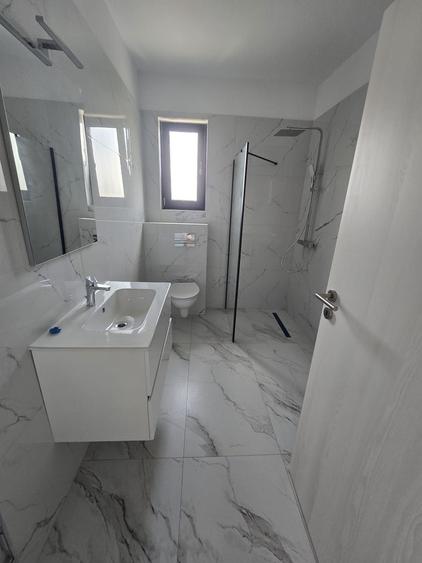 Apartament cu 3 camere semidecomandat, mobilat în Moșnița Nouă