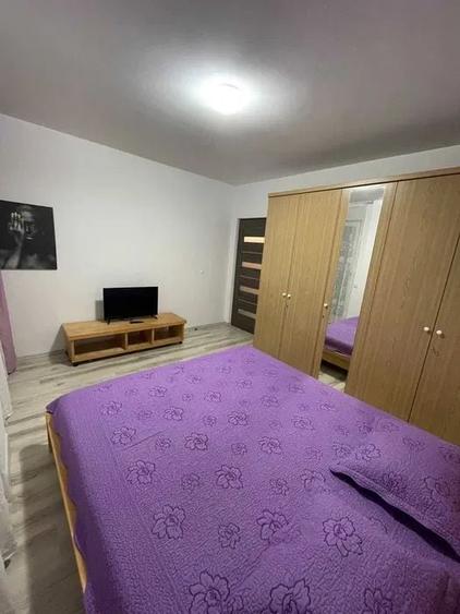 Apartament cu 3 camere semidecomandat, mobilat în Florești