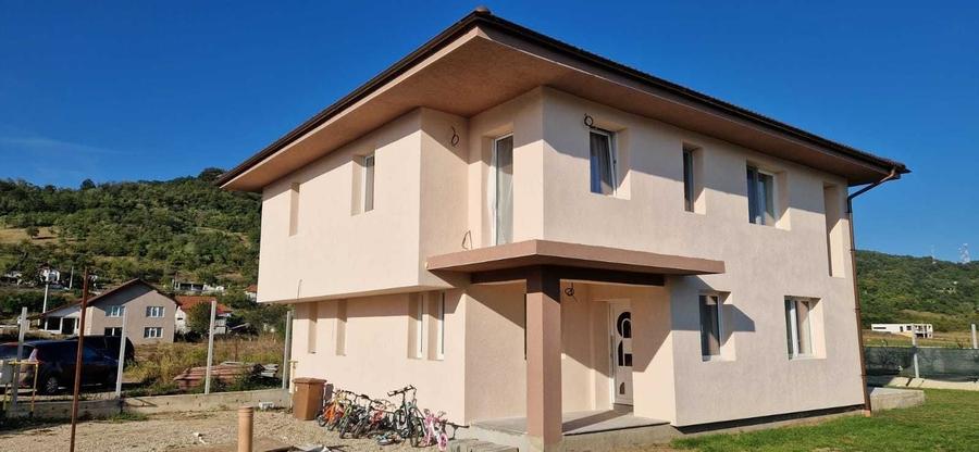 Casă cu 4 camere în Central
