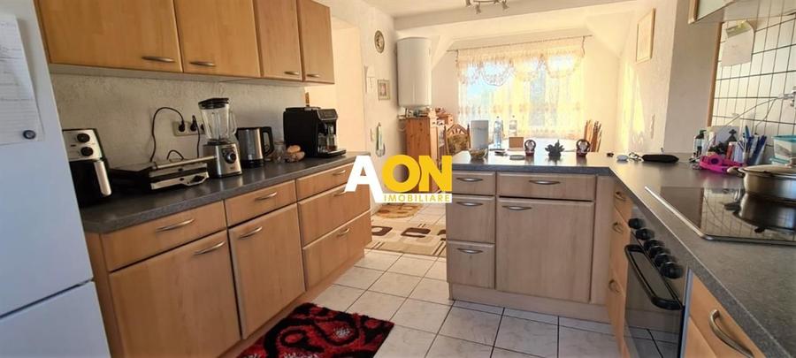 Casă individuală cu 7 camere cu Canalizare în Bărăbanț