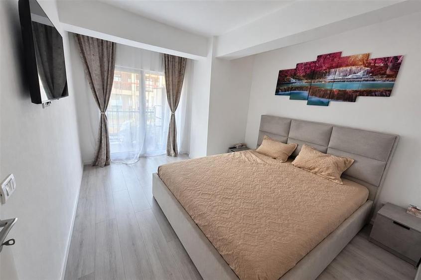 Apartament cu 3 camere semidecomandat, mobilat în Industrial Vest