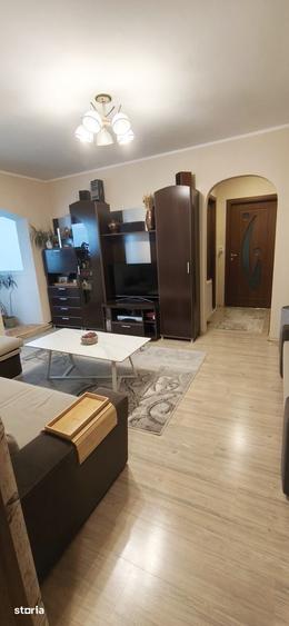 Apartament cu 2 camere semidecomandat, mobilat în Cornișa