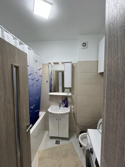 Garsonieră decomandată în Roșu