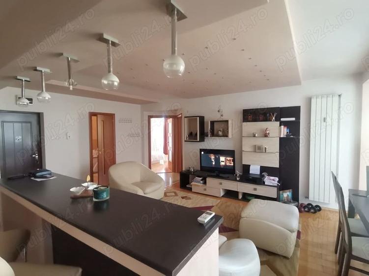 Apartament cu 3 camere semidecomandat în Nufărul