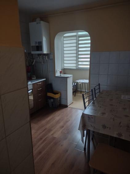 Apartament cu 3 camere decomandat în Tomești