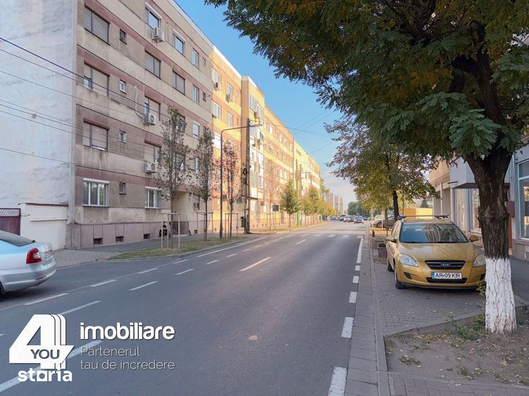 Apartament cu 4 camere decomandat în Boul Roșu