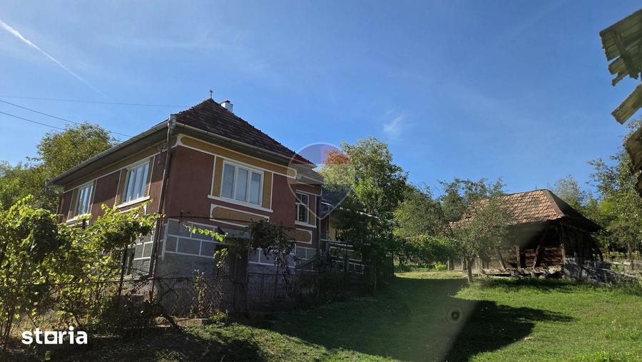 Casă cu 3 camere semidecomandat cu Teren 2200 Mp în Gornești