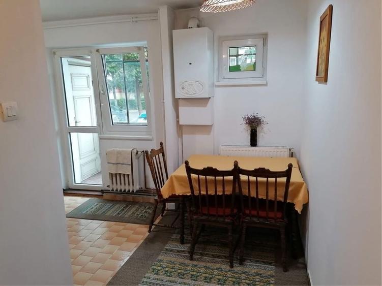 Apartament cu 3 camere semidecomandat în Grigorescu