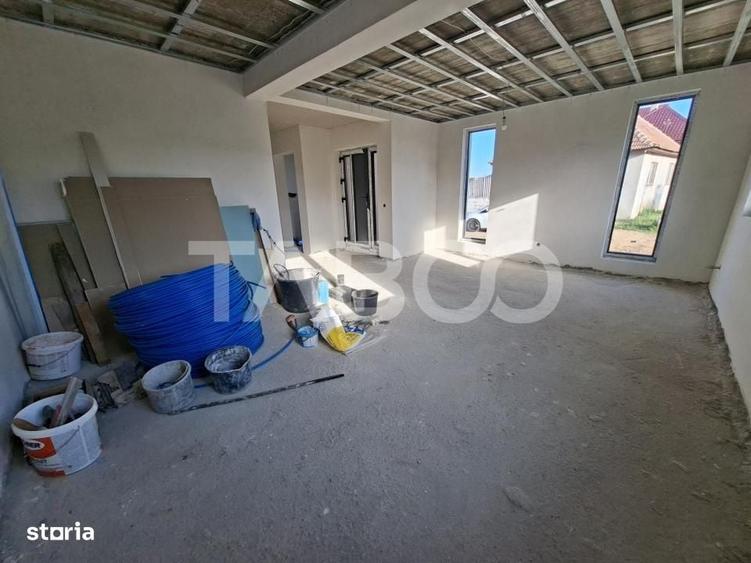 Casă cu 4 camere decomandat cu Teren 300 Mp în Veștem