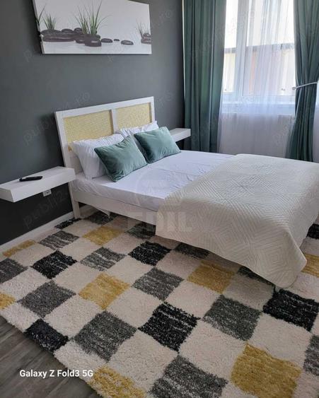 Apartament cu 3 camere semidecomandat în Florești