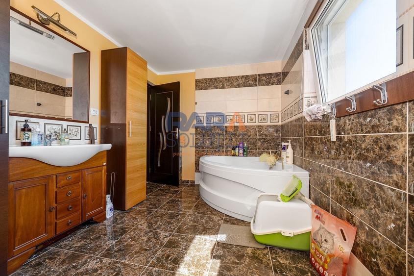Casă individuală cu 4 camere cu Canalizare în Cordun