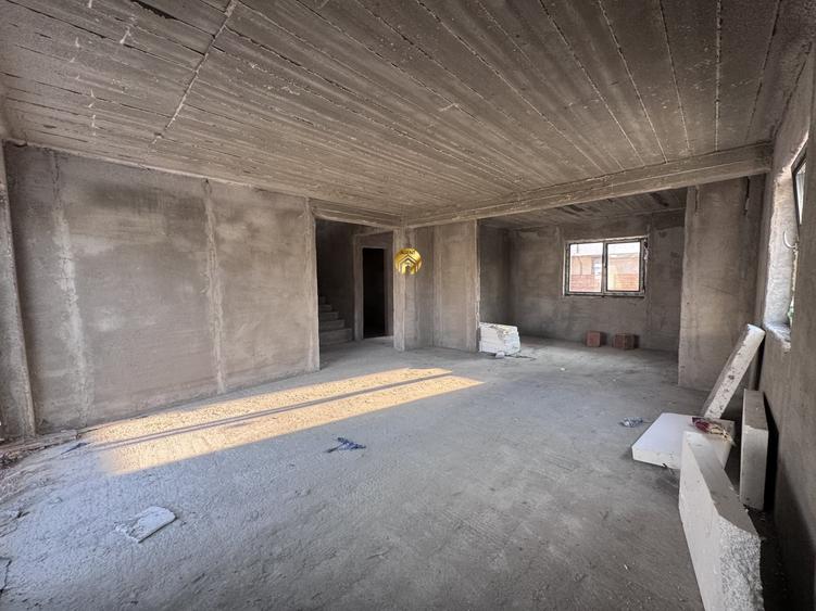 Casă individuală cu 5 camere cu Teren 300 Mp în Otopeni