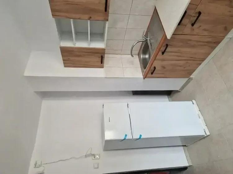 Apartament cu 3 camere semidecomandat în Exterior Vest