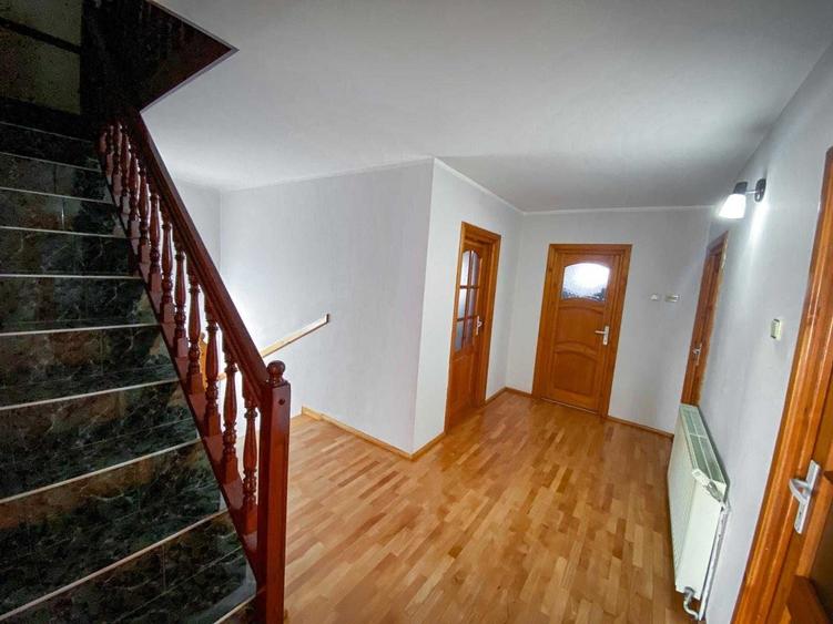 Casă cu 4 camere decomandat în Central