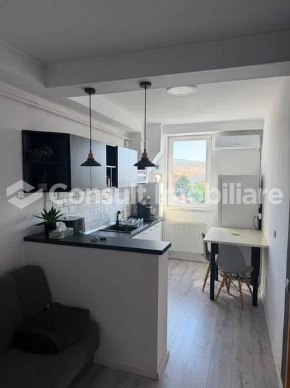 Apartament cu 2 camere semidecomandat, mobilat în Iris