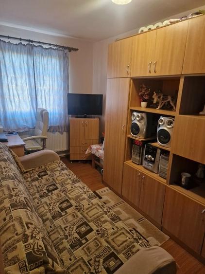 Apartament cu 2 camere semidecomandat, mobilat în Lazaret