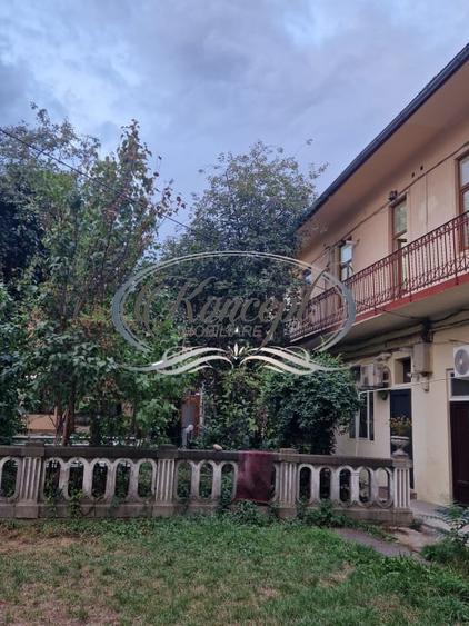 Apartament cu 3 camere semidecomandat, mobilat în Central