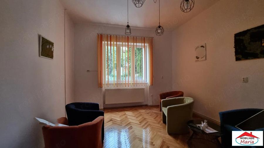 Casă cu 2 camere cu Canalizare în Central