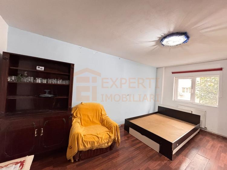 Apartament cu 2 camere decomandat în CET