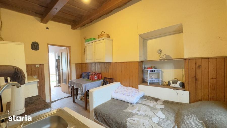 Casă cu 3 camere cu Teren 3263 Mp în Central