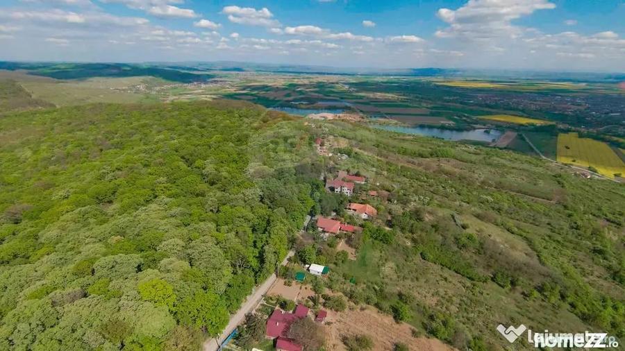 Casă cu 4 camere cu Teren 1425 Mp în Podgoria