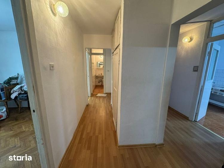 Apartament cu 4 camere decomandat în Micro 16