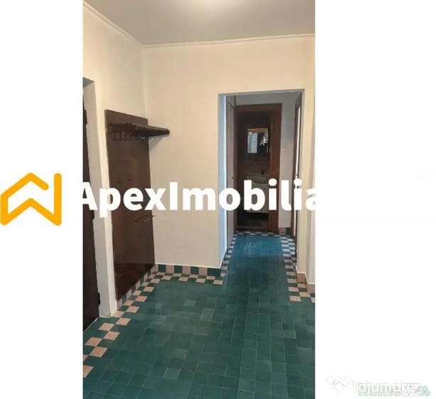 Apartament cu 3 camere semidecomandat, mobilat în Tineretului