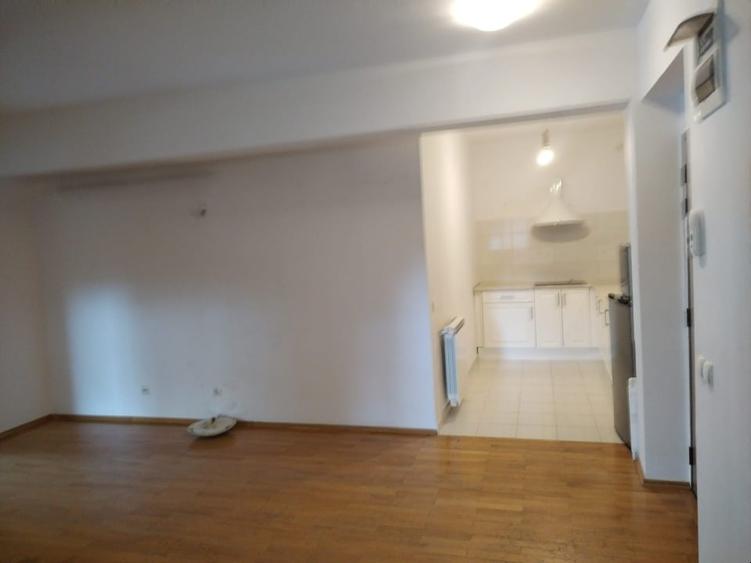Apartament cu 3 camere decomandat în Banu Manta