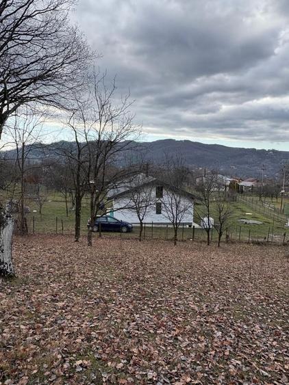 Casă cu 4 camere cu Teren 1710 Mp în Podul Corbului