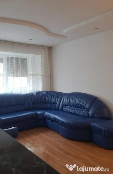 Apartament cu 3 camere decomandat în Micro 20
