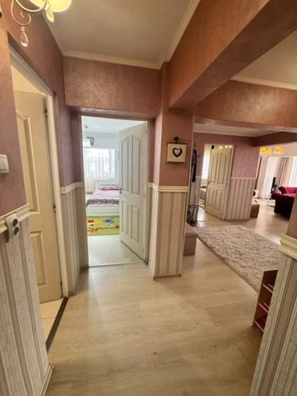 Apartament cu 3 camere decomandat în Central