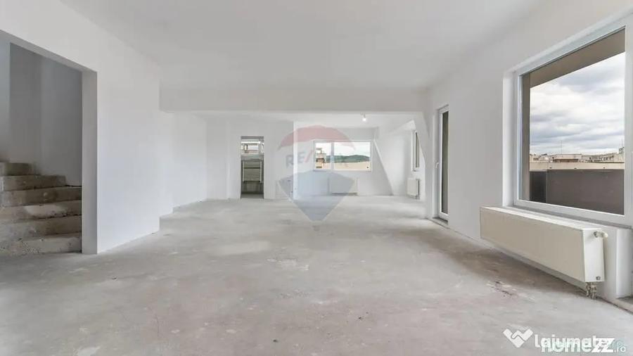 Apartament cu 4 camere semidecomandat în Semicentral