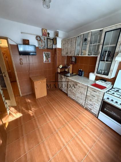 Apartament cu 2 camere decomandat, mobilat în Negru Vodă