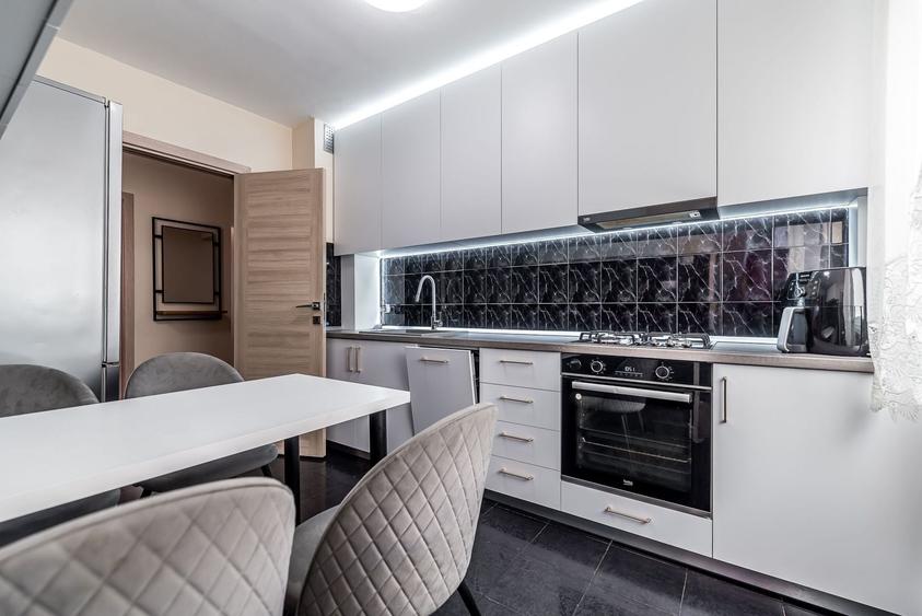 Apartament cu 5 camere decomandat, mobilat în Micălaca