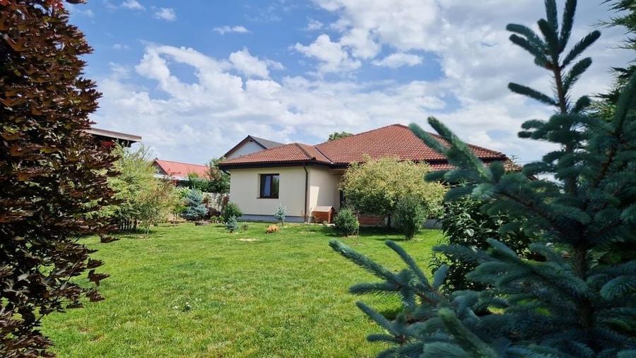 Casă cu 4 camere în Parța