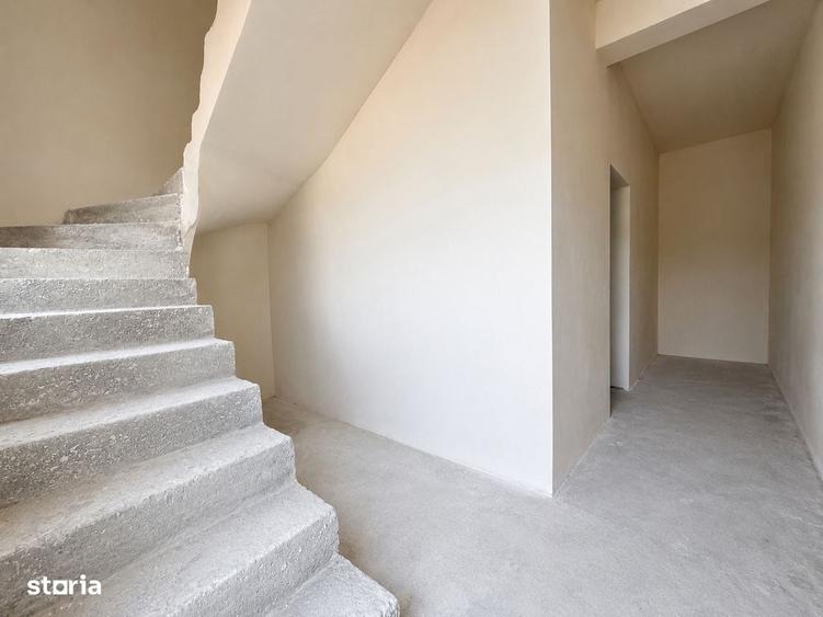 Casă cu 4 camere decomandat în Chinteni