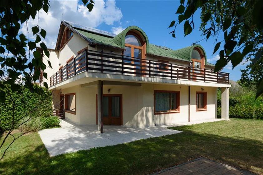 Casă individuală cu 10 camere cu Canalizare în Baciu