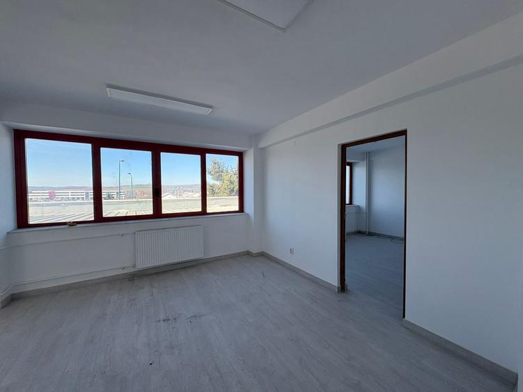 Casă individuală cu 20 camere cu Canalizare în Gheorghe Doja