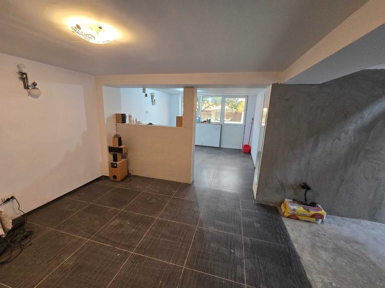 Casă cu 4 camere în Prundu